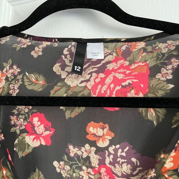 H&M button front floral blouse - Picture 2 of 3